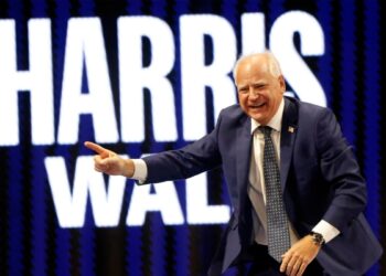 Tim Walz sigue presentándose a los votantes. Aquí algunos datos que debe saber sobre el elegido de Harris para vicepresidente