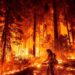 Un enorme incendio sigue avanzando en California debido al clima seco y cálido