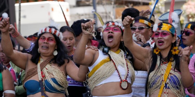 Ecuatorianos votaron para poner fin a extracción de crudo en Amazonía; un año después no ha pasado