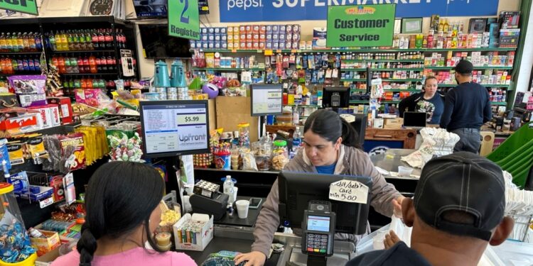 Las mujeres de origen hispano contribuyeron con 1,3 mil millones de dólares al producto interno bruto de Estados Unidos.