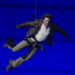 Tom Cruise saltó desde el techo del estadio de Francia en la clausura de los Juegos Olímpicos