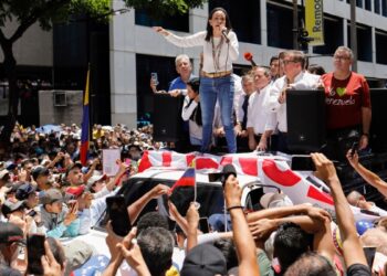 Venezuela: La oposición sale a las calles a defender lo que califica como su triunfo en las elecciones