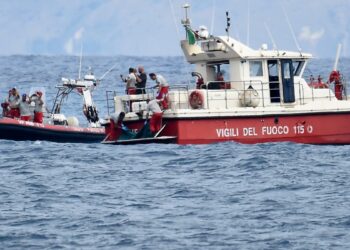 Capitán de yate que se hundió en Italia se niega a responder preguntas de fiscales