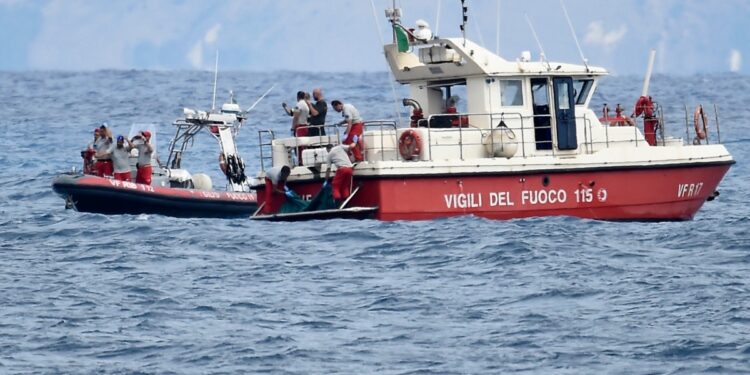 Capitán de yate que se hundió en Italia se niega a responder preguntas de fiscales