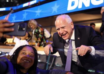 Tim Walz aceptará nominación vicepresidencial en tercera jornada de la Convención Demócrata