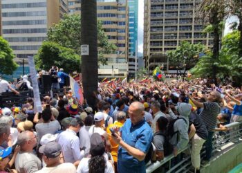 A un mes de las presidenciales, Caracas vence el miedo y protesta contra el fraude: Aquí vamos a seguir
