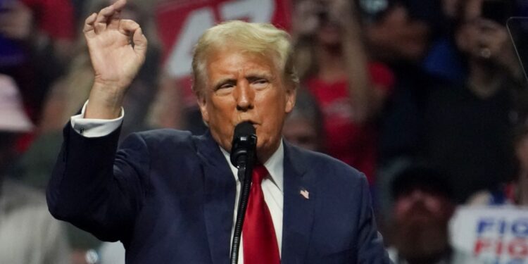 Trump vinculará a Harris con la caótica retirada de la guerra de Afganistán en el tercer aniversario de atentado suicida.