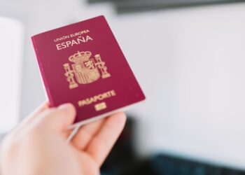 Miles de personas logran la nacionalidad en España gracias a un robot que agiliza los trámites
