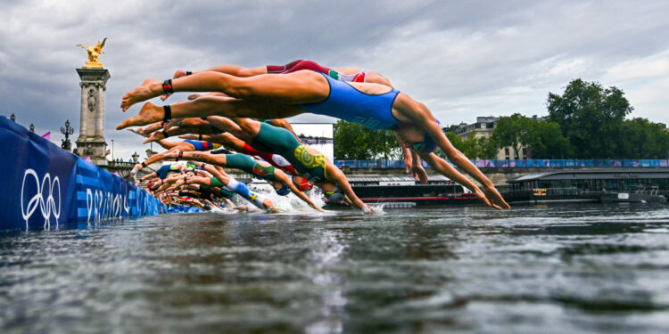 Una atleta belga termina ingresada en el hospital por infectarse de una bacteria nadando en el Sena