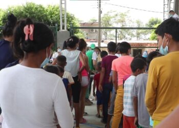 Más de dos centenares de mexicanos permanecen en Guatemala luego de desplazarse por la violencia
