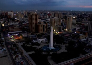 Venezuela restituye servicio eléctrico aunque con fallas 