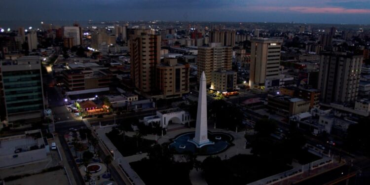 Venezuela restituye servicio eléctrico aunque con fallas