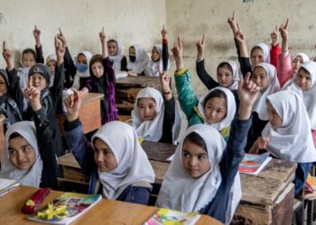 El Talibán impidió deliberadamente la escolarización de 1,4 millones de niñas afganas: UNESCO