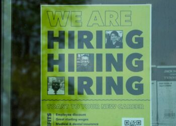 Aumentan solicitudes por desempleo en EEUU, pero se mantienen en buen nivel