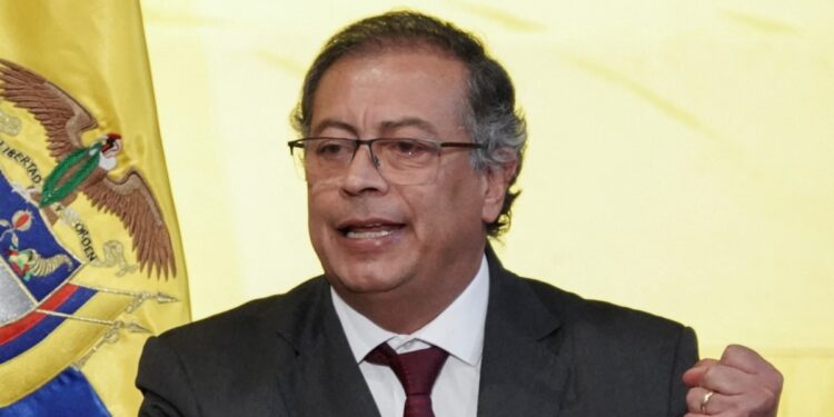 Dos años de Gustavo Petro en el poder, su gestión tiene un “balance regular”: analistas