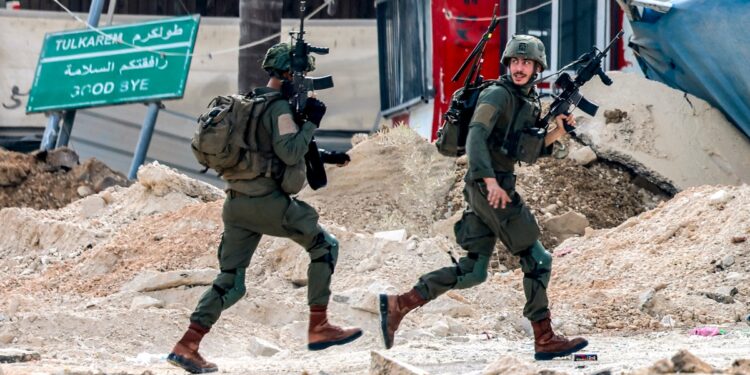 Las fuerzas israelíes matan a al menos 5 militantes palestinos en Cisjordania