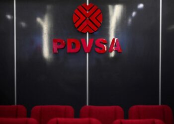 Decenas de trabajadores petroleros son forzados a renunciar tras elección en Venezuela: sindicatos