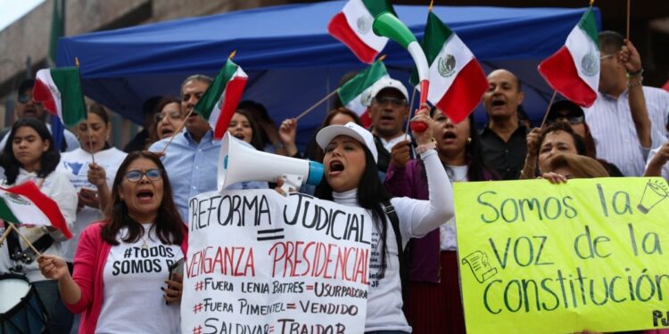 Crece paro contra reforma judicial en México, mercados caen