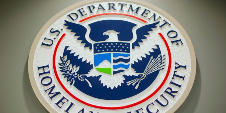 EEUU reanuda programa de parole humanitario con más investigación para patrocinadores