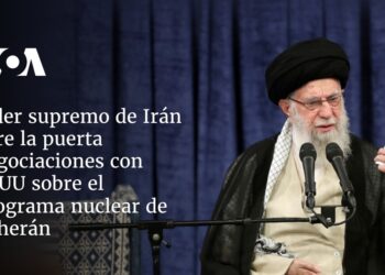 Líder supremo de Irán abre la puerta negociaciones con EEUU sobre el programa nuclear de Teherán