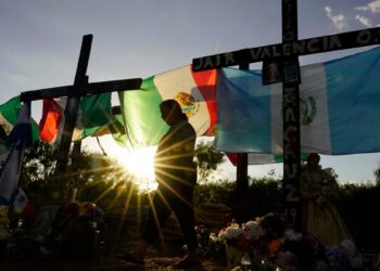 policía detiene a banda que traficó migrantes fallecidos en Texas