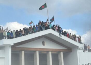 Luego de casi 300 muertos, cayó la dictadura de Bangladesh tras 15 años en el poder