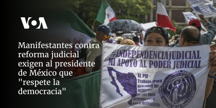 Manifestantes contra reforma judicial exigen al presidente de México que «respete la democracia»