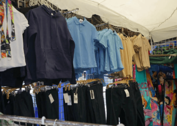 ¿Cuáles son los precios de los uniformes escolares para el periodo 2024-2025?