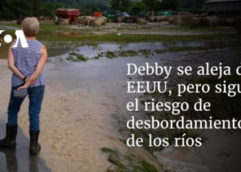 Debby se aleja de EEUU, pero sigue el riesgo de desbordamiento de los ríos