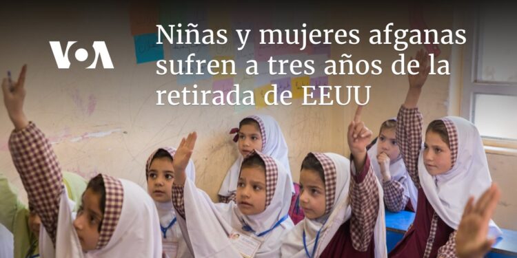 Niñas y mujeres afganas sufren a tres años de la retirada de EEUU
