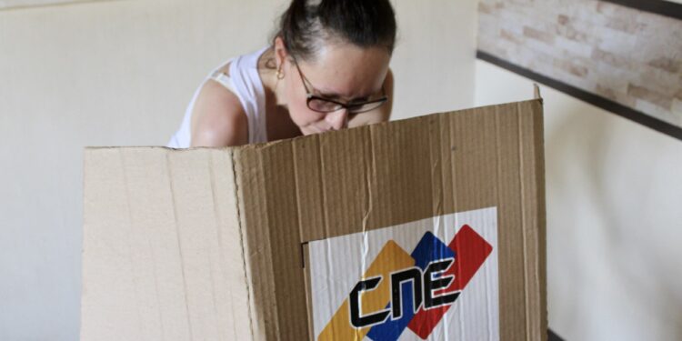 “El sistema electoral venezolano de doble control es imposible de alterar”, dicen veedores italianos