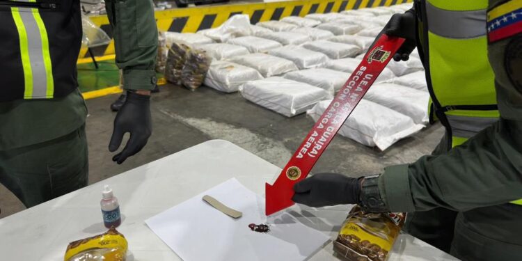 GNB incauta tres toneladas de coc*ína que iban a ser transportadas en un avión de Conviasa