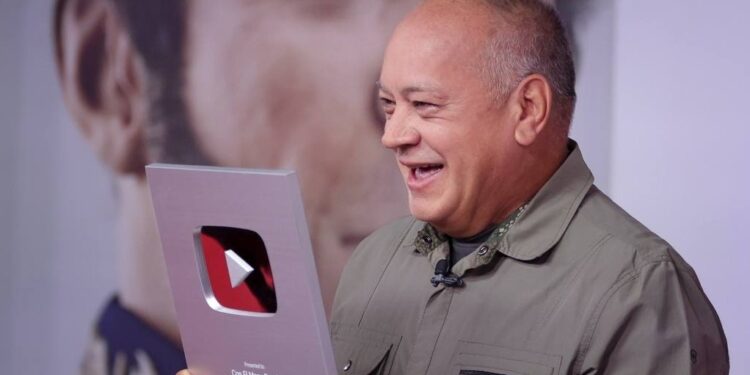 YouTube otorga placa a Diosdado por su programa «Con el Mazo Dando»