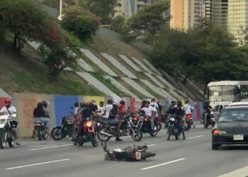 Reportan tres fallecidos en accidente en la autopista Francisco Fajardo de Caracas