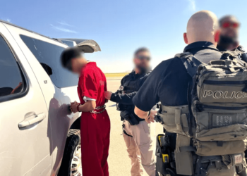 Cuatro migrantes venezolanos vinculados con el Tren de Aragua fueron acusados de robar una joyería en Estados Unidos