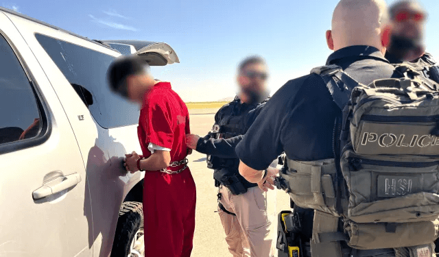 Cuatro migrantes venezolanos vinculados con el Tren de Aragua fueron acusados de robar una joyería en Estados Unidos