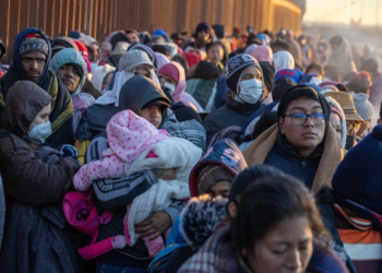Plan de deportación de Trump podría comenzar con un millón de migrantes