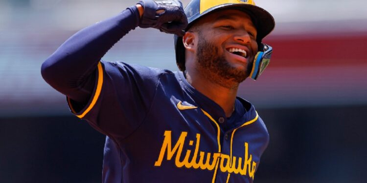 El venezolano Jackson Chourio logró su primer triple en las Grandes Ligas