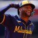 El venezolano Jackson Chourio logró su primer triple en las Grandes Ligas