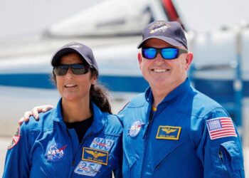 Los astronautas de la NASA varados en el espacio no podrán regresar a la tierra hasta febrero de 2025