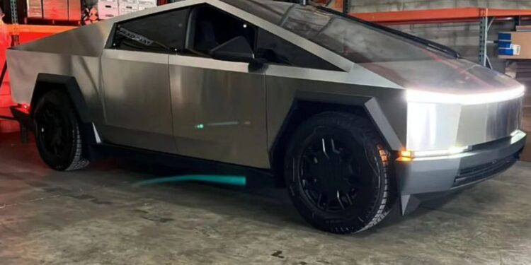 Así se ve la primera Cybertruck en Venezuela (+VIDEO)