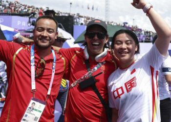 Daniel Dhers celebra con Venezuela la medalla de oro en París 2024