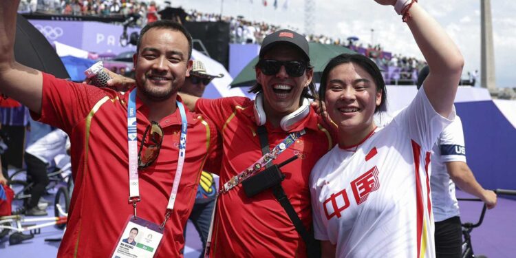 Daniel Dhers celebra con Venezuela la medalla de oro en París 2024