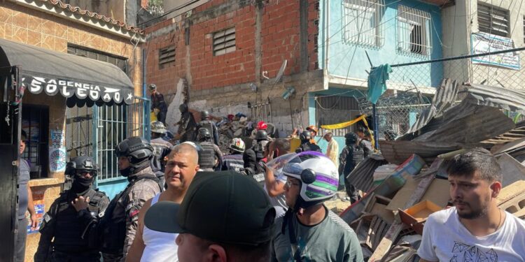 Varios heridos por desplome de una vivienda tras una explosión en Petare