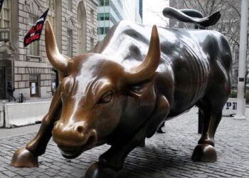 Wall Street cierra con fuerte alza tras dato de solicitudes beneficios por desempleo EEUU