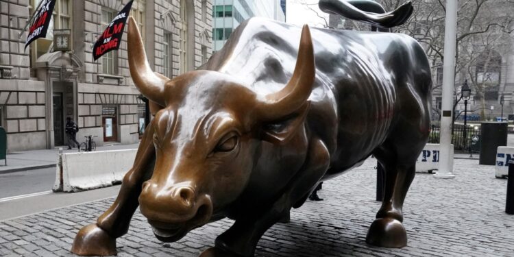 Wall Street cierra con fuerte alza tras dato de solicitudes beneficios por desempleo EEUU