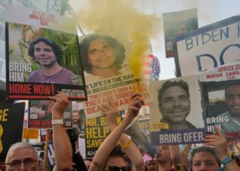 El Ejército de Israel dice que recuperó los cuerpos de 6 rehenes en una operación en Gaza