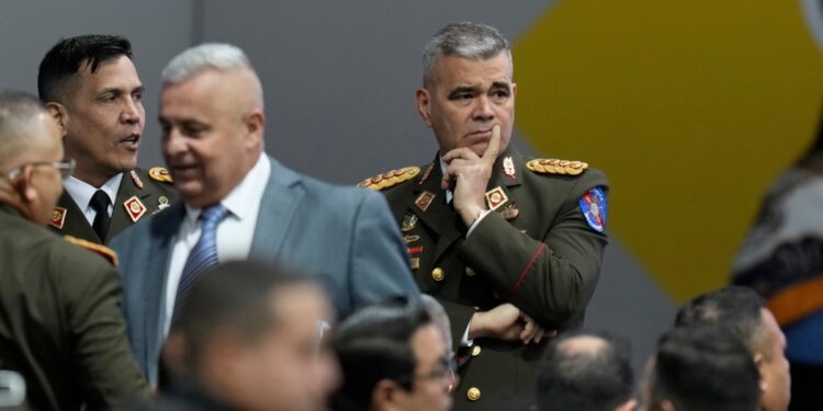 Militares reafirman lealtad a Maduro. Oposición defenderá sus actas.