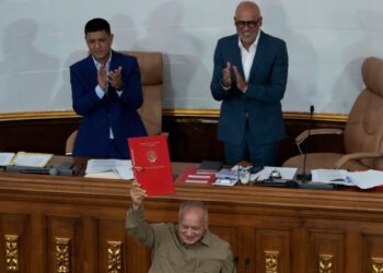 Parlamento de Venezuela aprueba ley que regula las ONG
