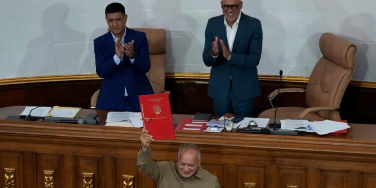 Parlamento de Venezuela aprueba ley que regula las ONG